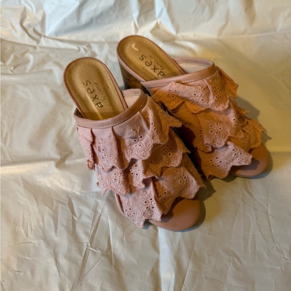 Women's Pink Ruffle Slide Sandals axes size 6 - Picture 1 of 5